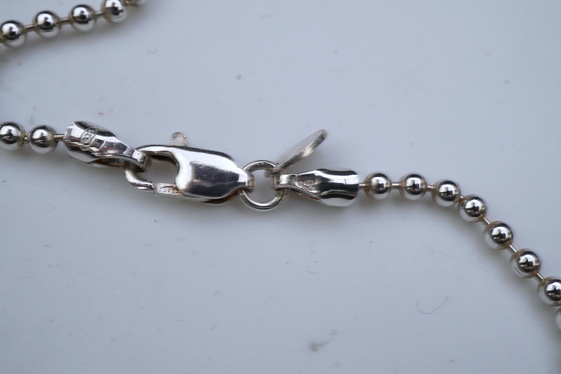 A Beaverbrooks silver necklace in box